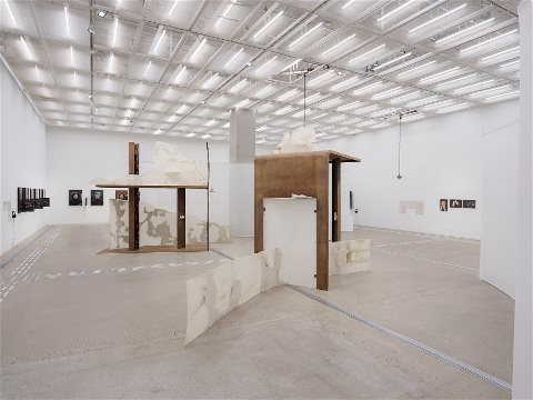 기울인 몸들: 서로의 취약함이 만날 때 전시 전경