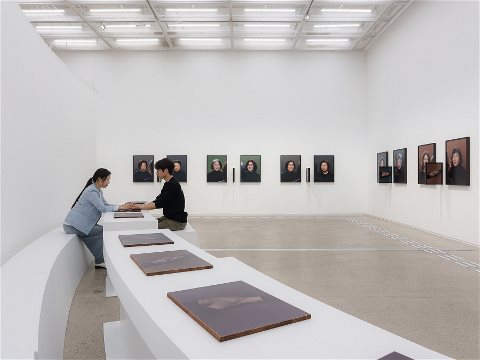 기울인 몸들: 서로의 취약함이 만날 때 전시 전경