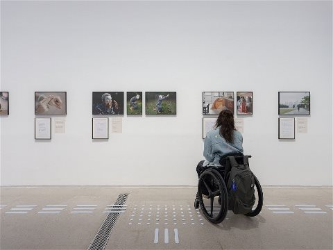 기울인 몸들: 서로의 취약함이 만날 때 전시 전경
