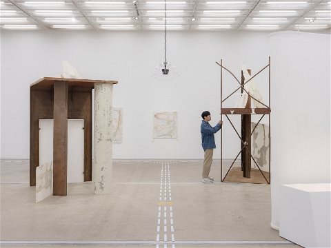 기울인 몸들: 서로의 취약함이 만날 때 전시 전경