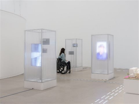 기울인 몸들: 서로의 취약함이 만날 때 전시 전경